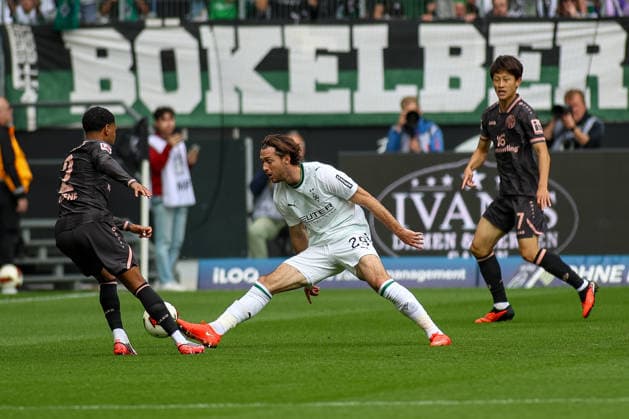 September 19, 2026, GER, Soccer, Men s, Bundesliga, 1. Bundesliga, 2026–2027 Season, VfL Borussia Mönchengladbach vs. FSV Mainz 05: Phillipp Mwene (M05) and Joe Scally (BMG) battling for the ball Copyright: xSvenxHanischx