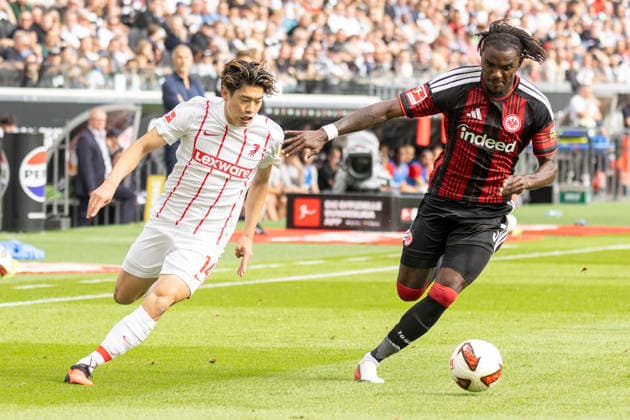 1 Bundesliga: Eintracht Frankfurt vs. SC Freiburg, September 19, 2026. Lilian Brassier (Eintracht Frankfurt, No. 3) and Yuito Suzuki (SC Freiburg, No. 14) battle for the ball, Eintracht Frankfurt vs. SC Freiburg, Frankfurt, Deutsche Bank Park, September 19, 2026 Copyright: xBEAUTIFULxSPORTS Gawlikx