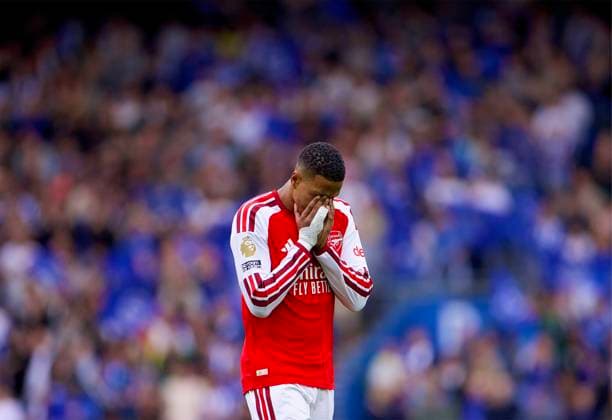 RECORD DATE NOT STATED Football - FA Premier League - Brighton & Hove Albion FC v Arsenal FC BRIGHTON & HOVE, ENGLAND - Saturday, September 19, 2026: Arsenal s Piero HincapiÃ prays before during the FA Premier League match between Brighton & Hove Albion FC and Arsenal FC at the AMEX Stadium. (Photo by David Rawcliffe Propaganda) BRIGHTON & HOVE American Express Community Stadium EAST SUSSEX ENGLAND  Copyright: xDavidxRawcliffex 2026-09-19-Brighton_v_Arsenal-028