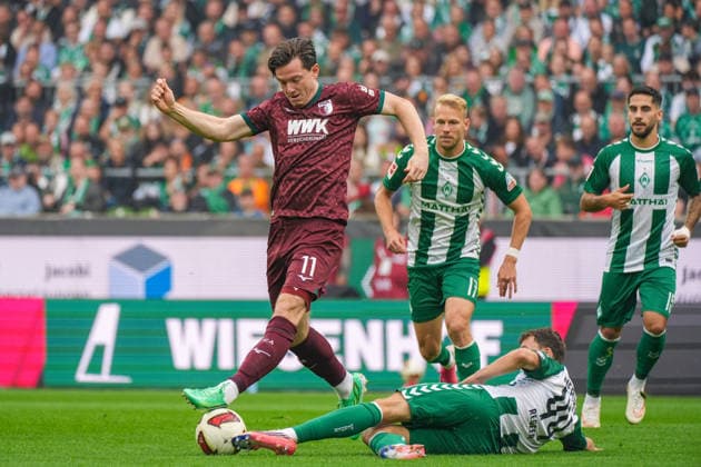 Michael Gregoritsch, FC Augsburg, 11; Youri Regeer, Werder Bremen, 44; tackle, sliding tackle, emotions, German soccer, Bundesliga, 2026–27 season, Matchday 4, September 19, 2026; Werder Bremen vs. FC Augsburg, Weserstadion, Bremen Copyright: xLeonxFrickx
