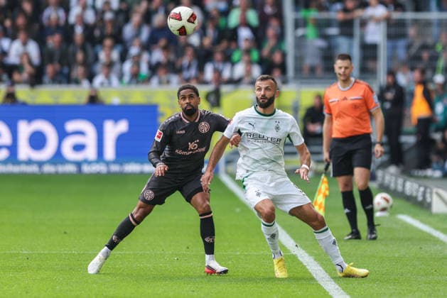 Soccer, Bundesliga 1, Matchday 4: Borussia Mönchengladbach 1, FSV Mainz 05 on September 19, 2026, at Ista Borussia Park in Mönchengladbach; Phillipp Mwene (Mainz), on the left, Franck Honorat (Mönchengladbach); on the right, DFL regulations prohibit any use of photographs as image sequences and or quasi-video xJRx
