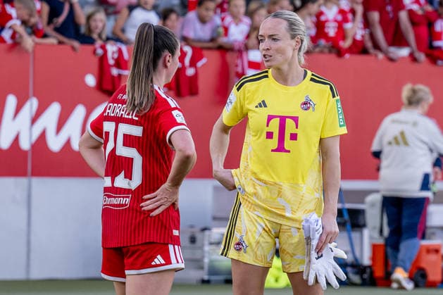 Sarah Zadrazil, FC Bayern Munich Women, age 25, and Lisa Schmitz, goalkeeper, 1. FC Cologne, 01, in conversation after the game GER, FC Bayern Munich Women vs. 1. FC Cologne, soccer, Google Pixel Women’s Bundesliga, Matchday 5, 2026–2027 season, September 19, 2026 DFL DFB regulations prohibit any use of photographs as image sequences and or quasi-video. Photo: HMB Media, Heike Feiner Copyright: HMBxMedia HeikexFeiner
