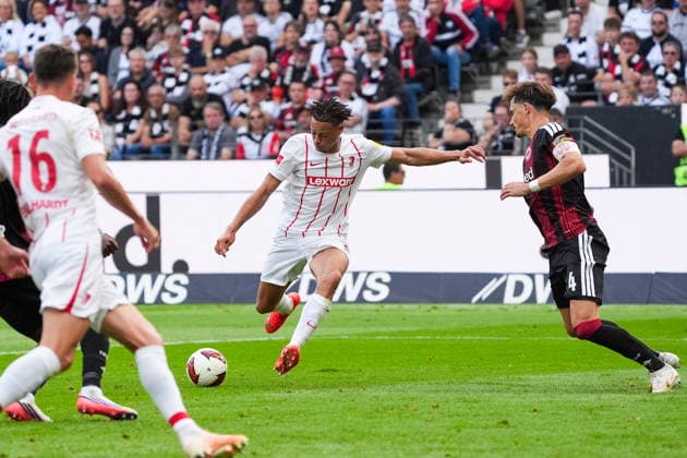 Derry Scherhant of SC Freiburg, No. 7, takes a shot and scores the goal in the Bundesliga match on September 1, 2026, Season 26-27: Eintracht Frankfurt vs. SC Freiburg, Deutsche Bank Park, Matchday 4