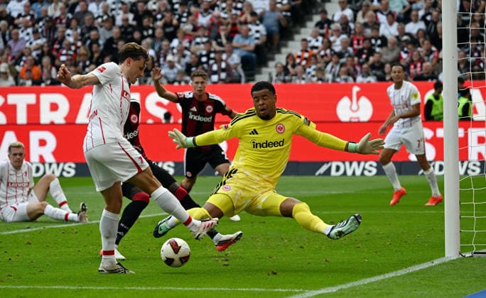 September 19, 2026, xjhx, Soccer, Bundesliga 1, Eintracht Frankfurt vs. SC Freiburg, Maximilian Eggestein (SC Freiburg), Noah Atubolu (Eintracht Frankfurt). DFL and DFB regulations prohibit any use of photographs as image sequences and or quasi-video. Frankfurt am Main