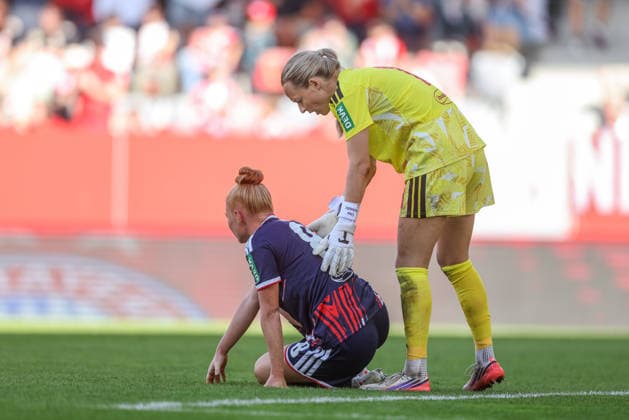 GER, Munich, FC Bayern Munich vs. FC Cologne, Google Pixel Women’s Bundesliga, Soccer, DFB, 2026–2027 Season, FC Bayern Campus, Matchday 5 in Pictures: Disappointment and frustration after the loss to the FC Cologne women’s team, Laura Vogt (FC Cologne Women’s Team, No. 8), Lisa Schmitz (FC Cologne Women’s Team, No. 1). DFB and DFL regulations prohibit any use of photographs as image sequences and or quasi-video. September 19, 2026 Copyright: HMBxMedia HendrikxHamelau