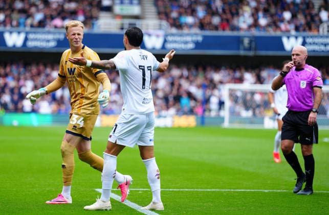 Millwall Goalkeeper Filip Marschall appears to accuse Valentin Castellanos of West Ham United of spitting at him Millwall v West Ham United, EFL Sky Bet Championship, Football, The Den, London, UK - 19 Sep 2026London The Den United Kingdom EDITORIAL USE ONLY No use with unauthorised audio, video, data, fixture lists, club league logos or live services. Online in-match use limited to 120 images, no video emulation. No use in betting, games or single club league player publications. Copyright: xJavierxGarcia Shutterstockx 17158528bw