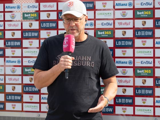 Interview with Coach Sascha Hildmann of SSV Jahn Regensburg on the microphone, statement on the sponsor board, post-match report, gestures, GER, soccer, VfB Stuttgart II vs. SSV Jahn Regensburg, 3rd Division, Matchday 7, 2026–2027 season, September 19, 2026, Germany, soccer, VfB Stuttgart II vs. SSV Jahn Regensburg, 3rd Division, Matchday 8, 2026–2027 season, September 19, 2026, Leinfelden-Echterdingen Copyright: xCarstenxSchweringx EP_CSG