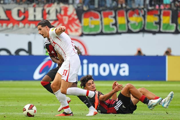 Frankfurt, Germany September 19, 2026 Bundesliga 2026–2027, Matchday 4: Eintracht Frankfurt vs. SC Freiburg. Pictured: Igor Matanovic (SCF) beats Noel Aseko (Frankfurt) and Can Uzun (Frankfurt). DFL and DFB regulations prohibit any use of photographs as image sequences and or quasi-video. German Bank Park, Hesse Copyright: xFotostandx xRacochax