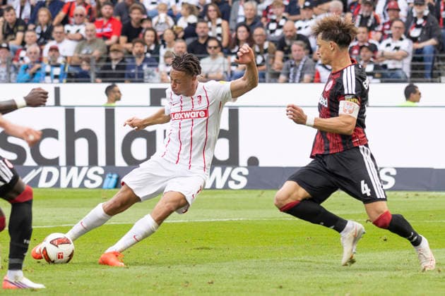 1 Bundesliga: Eintracht Frankfurt vs. SC Freiburg, September 19, 2026. Ansgar Knauff (Eintracht Frankfurt, No. 7) shoots on goal and scores the equalizer to make it 1–1, and Robin Koch (Eintracht Frankfurt, No. 4), Eintracht Frankfurt vs. SC Freiburg, Frankfurt, Deutsche Bank Park, September 19, 2026 Copyright: xBEAUTIFULxSPORTS Gawlikx