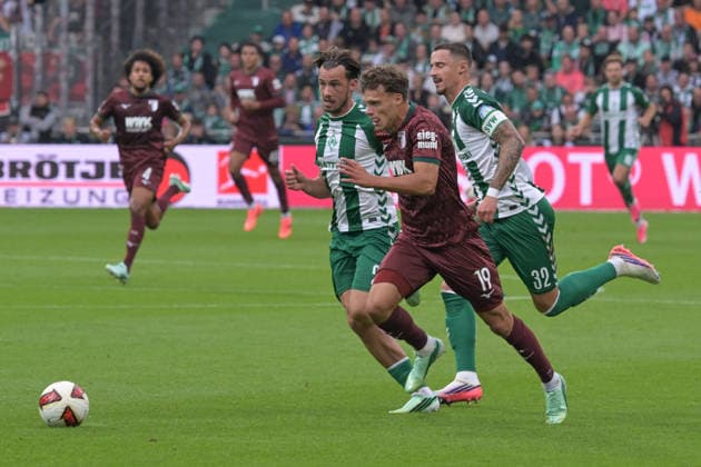 Robin Fellhauer of FC Augsburg 19 is unstoppable on his way to scoring the 0-1 goal, SV Werder Bremen vs. FC Augsburg, soccer, Bundesliga, DFL, September 19, 2026. DFB regulations prohibit any use of photographs as image sequences and or quasi-video. Bremen, Bremen, Germany Copyright: xkolbert-press BurghardxSchreyerx