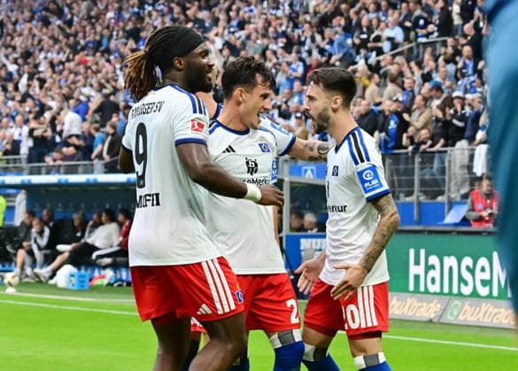 September 19, 2026, German Soccer, Men s, 1. Bundesliga, Matchday 4, 2026–2027 Season, Hamburg, Hamburger SV vs. 1. FC Köln: Nicolas Capaldo (HSV 24) scores the 1–0 goal for Hamburg past goalkeeper Marvin Schwäbe (Köln 01) and celebrates with the team. DFB and DFL regulations prohibit any use of photographs as image sequences and or quasi-video. Hamburg Volksparkstadion, Hamburg, Germany Copyright: xnordphotoxGmbH xWitkex