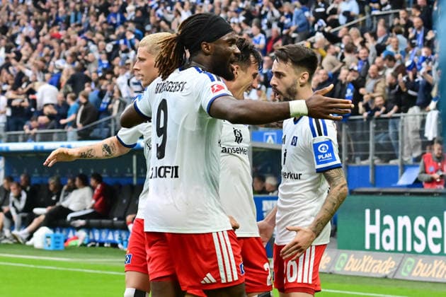 September 19, 2026, German Soccer, Men s, 1. Bundesliga, Matchday 4, 2026–2027 Season, Hamburg, Hamburger SV vs. 1. FC Köln: Nicolas Capaldo (HSV 24) scores the 1–0 goal for Hamburg past goalkeeper Marvin Schwäbe (Köln 01) and celebrates with the team. DFB and DFL regulations prohibit any use of photographs as image sequences and or quasi-video. Hamburg Volksparkstadion, Hamburg, Germany Copyright: xnordphotoxGmbH xWitkex