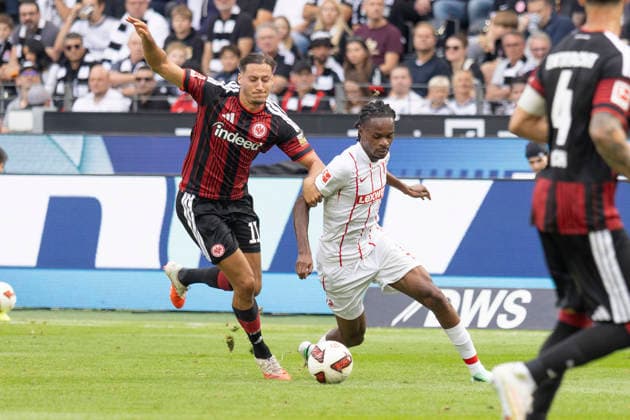 1 Bundesliga: Eintracht Frankfurt vs. SC Freiburg, September 19, 2026. Younes Ebnoutalib (Eintracht Frankfurt, No. 11) and Jordy Makengo (SC Freiburg, No. 33) battle for the ball, Eintracht Frankfurt vs. SC Freiburg, Frankfurt, Deutsche Bank Park, September 19, 2026 Copyright: xBEAUTIFULxSPORTS Gawlikx