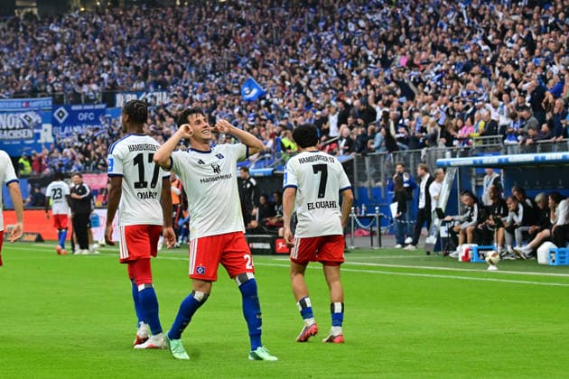 September 19, 2026, German Soccer, Men s, 1st Division, Matchday 4, 2026–2027 Season, Hamburg, Hamburger SV vs. 1. FC Köln. Nicolas Capaldo (HSV No. 24) scores the 1–0 goal for Hamburg past goalkeeper Marvin Schwäbe (Köln No. 01) and celebrates with the fans. DFB and DFL regulations prohibit any use of photographs as image sequences and or quasi-video. Hamburg Volksparkstadion, Hamburg, Germany Copyright: xnordphotoxGmbH xWitkex