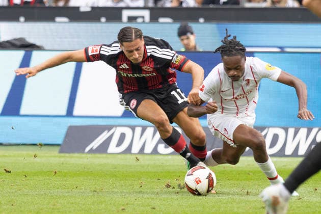 1 Bundesliga: Eintracht Frankfurt vs. SC Freiburg, September 19, 2026. Younes Ebnoutalib (Eintracht Frankfurt, No. 11) and Jordy Makengo (SC Freiburg, No. 33) battle for the ball, Eintracht Frankfurt vs. SC Freiburg, Frankfurt, Deutsche Bank Park, September 19, 2026 Copyright: xBEAUTIFULxSPORTS Gawlikx
