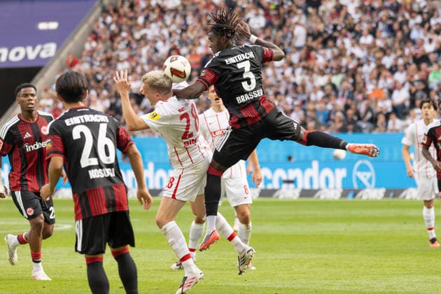 1 Bundesliga: Eintracht Frankfurt vs. SC Freiburg, September 19, 2026—Lilian Brassier of Eintracht Frankfurt (No. 3) and Matthias Ginter of SC Freiburg (No. 28) battle for the ball in a header duel, Eintracht Frankfurt vs. SC Freiburg, Frankfurt, Deutsche Bank Park, September 19, 2026 Copyright: xBEAUTIFULxSPORTS Gawlikx