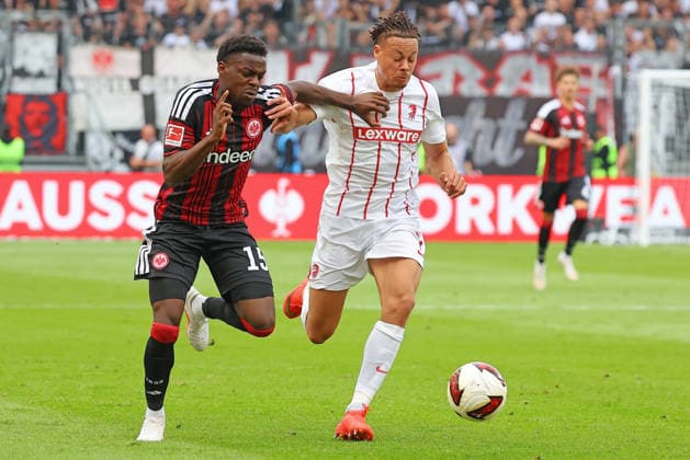Frankfurt, Germany September 19, 2026 Bundesliga 2026–2027, Matchday 4: Eintracht Frankfurt vs. SC Freiburg Pictured from left: Noel Aseko (Frankfurt) in a tackle against Derry Scherhant (SCF). DFL and DFB regulations prohibit any use of photographs as image sequences and or quasi-video. Deutsche Bank Park Hessen Copyright: xFotostandx xRacochax