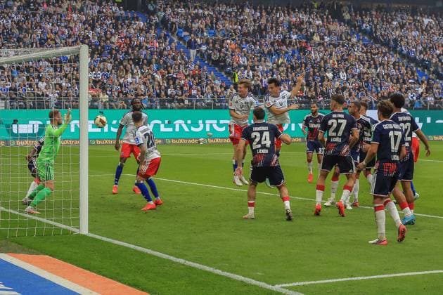 1-0 Goal scored by Capaldo Nicolás Moller Wolfe David (HSV) off a header; Marvin Schwäbe (Cologne) had no chance. Germany, Hamburg, Volksparkstadion, soccer, Bundesliga 1, Hamburger SV 1 FC Cologne
