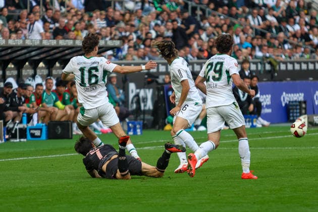September 19, 2026, Germany, Soccer, Men s, Bundesliga, 1. Bundesliga, 2026–2027 Season, VfL Borussia Mönchengladbach vs. FSV Mainz 05: Philipp Sander (BMG) and Jae Sung Lee (M05) battling for the ball Copyright: xSvenxHanischx