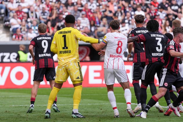 Noah Atubolu (Eintracht Frankfurt), No. 01, in a tackle with Maximilian Eggestein (SC Freiburg), No. 08, Germany, soccer, Bundesliga 1, Matchday 4, 2026–2027, Eintracht Frankfurt vs. SC Freiburg, September 19, 2026, Deutsche Bank Park, Frankfurt, Hesse, Germany Copyright: xArnexAmbergx