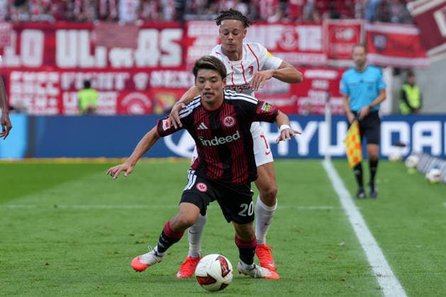 Derry Scherhant (SC Freiburg), 07, in a tackle with Ritsu Doan (Eintracht Frankfurt), 20, Germany, Soccer, Bundesliga 1, Matchday 4, 2026–2027, Eintracht Frankfurt vs. SC Freiburg, September 19, 2026, Deutsche Bank Park, Frankfurt, Frankfurt, Deutsche Bank Park, Hesse, Germany Copyright: xArnexAmbergx
