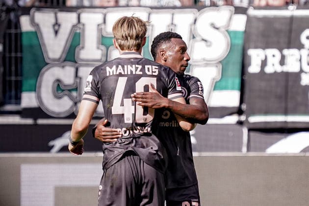 Germany Soccer Season 2026–2027, Bundesliga 1, Matchday 4, Borussia Mönchengladbach vs. 1. FSV Mainz 05 at Borussia Park, Mönchengladbach—Kacper Potulski (1. FSV Mainz 05, 48) and Sheraldo Becker (1. FSV Mainz 05, 23, goal and goal celebration for the 1–2, goal, goal celebration, cheering, joy, emotions, Mönchengladbach at Borussia Park, Germany Copyright: xBennetxLongx