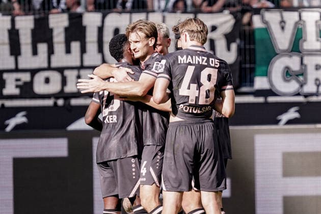 Germany Soccer Season 2026–2027, Bundesliga 1, Matchday 4, Borussia Mönchengladbach vs. 1. FSV Mainz 05 at Borussia Park, Mönchengladbach; the Mainz team celebrates their 1–2 lead, opening goal, goal, goal celebration, celebration, joy, emotions, Mönchengladbach, ista, Borussia Park, Germany Copyright: xBennetxLongx