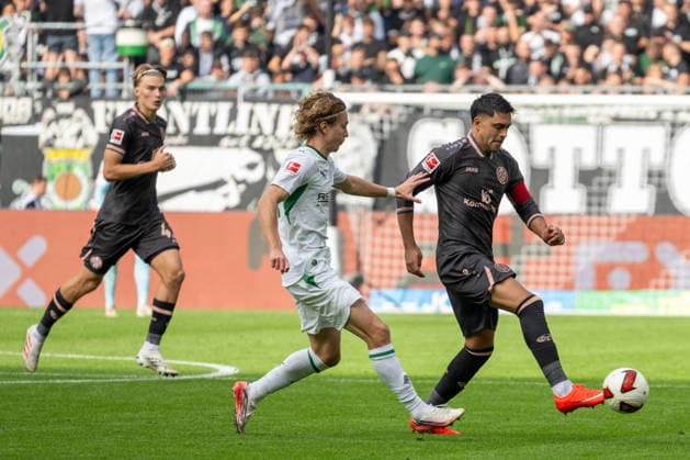 Tackle between Hugo Bolin of Borussia Mönchengladbach (No. 38) and Nadiem Amiri of 1. FSV Mainz 05 (No. 10); behind them is Kacper Potulski of 1. FSV Mainz 05, 48 Borussia Mönchengladbach vs. 1. FSV Mainz 05, Soccer, Bundesliga 1, Matchday 4, 2026–2027 season, September 19, 2026 DFL DFB regulations prohibit any use of photographs as image sequences and or quasi-video Borussia Mönchengladbach vs. 1. FSV Mainz 05, soccer, Bundesliga 1, Matchday 4, 2026–2027 season, September 19, 2026, Mönchengladbach Copyright: xEibner-Pressefoto ThomasxHaeslerx EP_THR