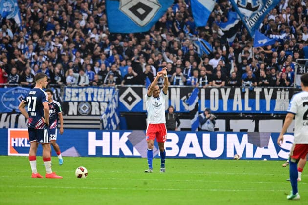 September 19, 2026, German Soccer, Men s, 1st Division, Matchday 4, 2026–2027 Season, Hamburg, Hamburger SV vs. 1. FC Köln: Yussuf Poulsen (HSV, No. 15) scores the goal to make it 2–0 for Hamburg and celebrates with the fans. DFB and DFL regulations prohibit any use of photographs as image sequences and or quasi-video. Hamburg Volksparkstadion, Hamburg, Germany Copyright: xnordphotoxGmbH xWitkex