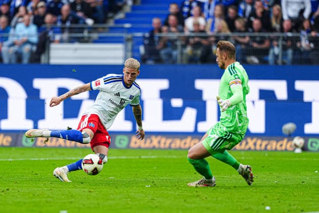 Shot on Goal, Scoring Opportunity: Albert Gronbaek, Hamburger SV, 11 GER, Hamburger SV vs. 1 FC Köln, Soccer, Bundesliga 1, Matchday 04, 2026–2027 Season, September 19, 2026 DFL regulations prohibit any use of photographs as image sequences and or quasi-video GER, Hamburger SV vs. 1. FC Köln, soccer, 1. Bundesliga, Matchday 04, 2026–2027 season, September 19, 2026, Hamburg Copyright: xEibner-Pressefoto MarcelxvonxFehrnx EP_MFN