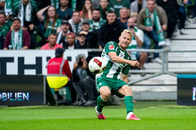 September 19, 2026, GER, Soccer, Men s, 1st Bundesliga, 2026–2027 season, Matchday 4, SV Werder Bremen vs. FC Augsburg Marco Grüll Werder Bremen, 17 with the ball DFB DFL regulations prohibit any use of photographs as image sequences and or quasi-video Bremen Weserstadion Bremen, Germany Copyright: xNordphoto Memmlerx