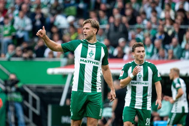 September 19, 2026, GER, Soccer, Men s, 1st Bundesliga, 2026–2027 season, Matchday 4, SV Werder Bremen vs. FC Augsburg Niclas Füllkrug of Werder Bremen, No. 10, gives a thumbs-up DFB and DFL regulations prohibit any use of photographs as image sequences and or quasi-video Bremen Weserstadion Bremen, Germany Copyright: xNordphoto Memmlerx