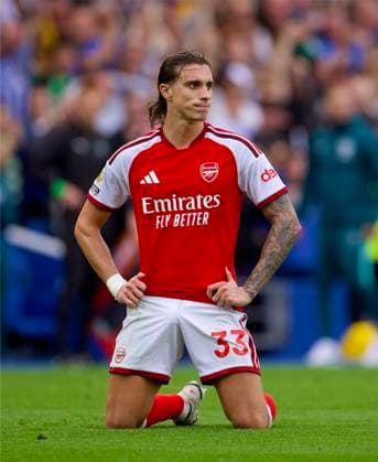 RECORD DATE NOT STATED Football - FA Premier League - Brighton & Hove Albion FC v Arsenal FC BRIGHTON & HOVE, ENGLAND - Saturday, September 19, 2026: Arsenal s Riccardo Calafiori looks dejected as Brighton score the second goal during the FA Premier League match between Brighton & Hove Albion FC and Arsenal FC at the AMEX Stadium. (Photo by David Rawcliffe Propaganda) BRIGHTON & HOVE American Express Community Stadium EAST SUSSEX ENGLAND  Copyright: xDavidxRawcliffex 2026-09-19-Brighton_v_Arsenal-055