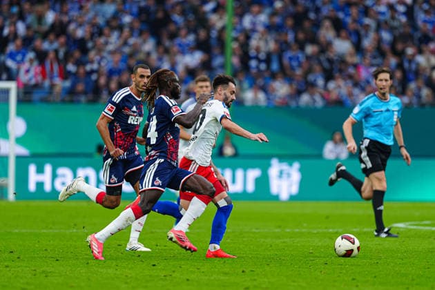 Gideon Mensah, 1 FC Köln, 14, Fabio Vieira, Hamburger SV, 20 GER, Hamburger SV vs. 1 FC Köln, Soccer, Bundesliga 1, Matchday 04, 2026–2027 Season, September 19, 2026 DFL regulations prohibit any use of photographs as image sequences and or quasi-video GER, Hamburger SV vs. 1 FC Köln, soccer, 1. Bundesliga, Matchday 04, 2026–2027 Season, September 19, 2026, Hamburg Copyright: xEibner-Pressefoto MarcelxvonxFehrnx EP_MFN