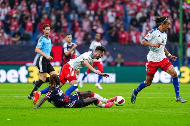 Gideon Mensah, 1 FC Köln, 14, Fabio Vieira, Hamburger SV, 20 GER, Hamburger SV vs. 1 FC Köln, Soccer, Bundesliga 1, Matchday 04, 2026–2027 Season, September 19, 2026 DFL regulations prohibit any use of photographs as image sequences and or quasi-video GER, Hamburger SV vs. 1 FC Köln, soccer, 1. Bundesliga, Matchday 04, 2026–2027 Season, September 19, 2026, Hamburg Copyright: xEibner-Pressefoto MarcelxvonxFehrnx EP_MFN