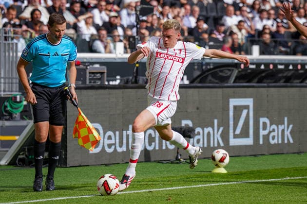 German Soccer Bundesliga 2026–2027, Matchday 4: Eintracht Frankfurt vs. SC Freiburg at Deutsche Bank Park, Frankfurt; Matthias Ginter (SC Freiburg), 28 minutes on the ball Copyright: xJOERANxSTEINSIEKx