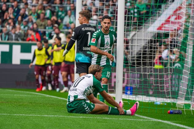 Niklas Füllkrug, Werder Bremen, 10 on the ground, disappointment, German soccer, Bundesliga, 2026–27 season, Matchday 4, September 19, 2026, Werder Bremen vs. FC Augsburg, Weserstadion, Bremen Copyright: xLeonxFrickx