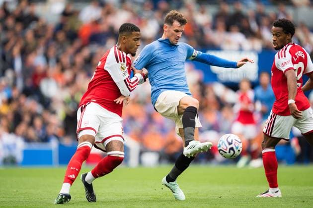 Pascal Gross of Brighton and Hove Albion under pressure from Ezri Konsa of Arsenal Brighton and Hove Albion v Arsenal, Premier League, Football, American Express Stadium, Brighton, UK - 19 Sep 2026Brighton American Express Stadium United Kingdom EDITORIAL USE ONLY No use with unauthorised audio, video, data, fixture lists, club league logos or live services. Online in-match use limited to 120 images, no video emulation. No use in betting, games or single club league player publications. Copyright: xWiredxPhotos Shutterstockx 17158693bl