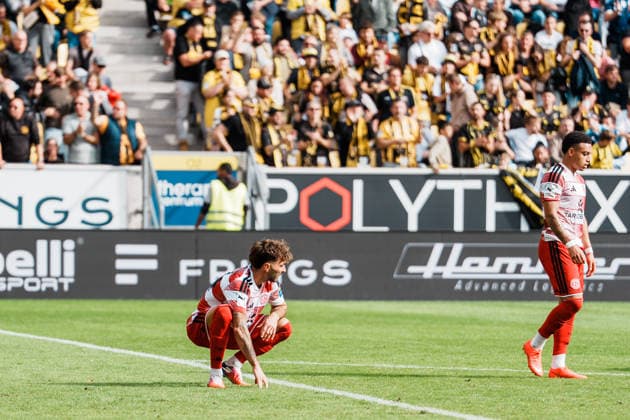 Germany Soccer 3rd Division 2026–2027, Matchday 7: Alemannia Aachen vs. Fortuna Düsseldorf at Tivoli Aachen—Loss, sadness, fans, devastated, disappointment, heads hanging low, emotions, Fabian Schleusener of Fortuna Düsseldorf, 24 minutes after the final whistle Copyright: xThiemoxRudolphx