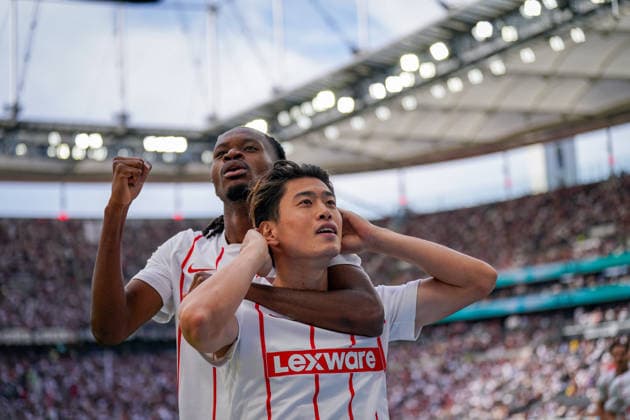 German Bundesliga 2026–2027, Matchday 4: Eintracht Frankfurt vs. SC Freiburg at Deutsche Bank Park in Frankfurt. Goal and celebration following the 2–2 equalizer by Yuito Suzuki (SC Freiburg, 14). Joy, excitement, and celebration with Jordy Makengo (SC Freiburg, 33). Copyright: xJOERANxSTEINSIEKx