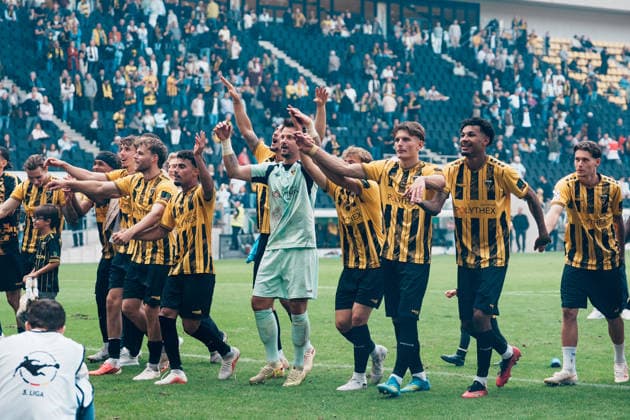 Germany Soccer 3rd Division 2026–2027, Matchday 7: Alemannia Aachen vs. Fortuna Düsseldorf at Tivoli Aachen; the team with the fans in the Werner Fuchs Stand; victory, Cheering, Celebrating, Fans, Victory, Emotions, Manuel Riemann (Alemannia Aachen), 1, Mehdi Loune (Alemannia Aachen), 10, Jonas Oehmichen (Alemannia Aachen), 44, Mika Schroers (Alemannia Aachen), 27 Copyright: xThiemoxRudolphx