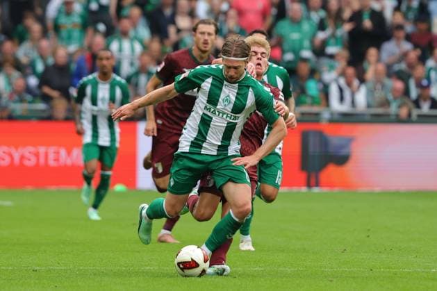 September 26, 2019, GER, Soccer, 1st FBL Men, Matchday 4, 2026–2027 Season, SV Werder Bremen vs. FC Augsburg; Hennes Behrens (FC Augsburg) commits a foul on Mitchell Weiser (SV Werder Bremen); Weserstadion, Bremen, Germany Copyright: xnordphotoxGmbHx xTauchnitzx
