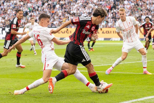 1 Bundesliga: Eintracht Frankfurt vs. SC Freiburg, September 19, 2026. Ritsu Doan (Eintracht Frankfurt, No. 20) and Yannik Engelhardt (SC Freiburg, No. 16) battle for the ball, Eintracht Frankfurt vs. SC Freiburg, Frankfurt, Deutsche Bank Park, September 19, 2026 Copyright: xBEAUTIFULxSPORTS Gawlikx