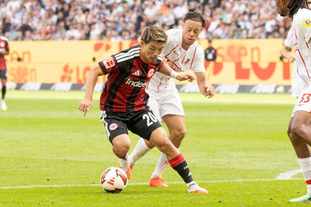 1 Bundesliga: Eintracht Frankfurt vs. SC Freiburg, September 19, 2026. Ritsu Doan of Eintracht Frankfurt (No. 20) dribbles past Derry Scherhant of SC Freiburg (No. 7), Eintracht Frankfurt vs. SC Freiburg, Frankfurt, Deutsche Bank Park, September 19, 2026 Copyright: xBEAUTIFULxSPORTS Gawlikx