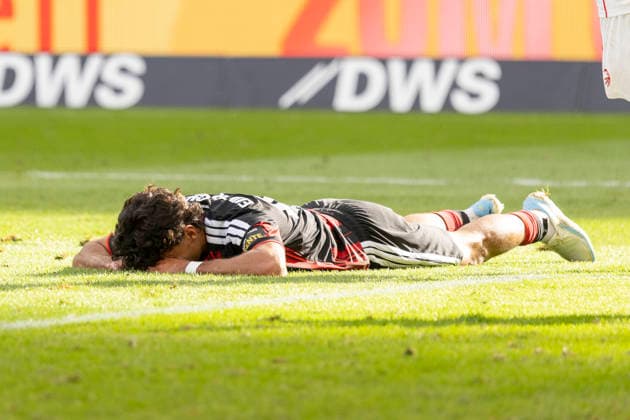 1 Bundesliga: Eintracht Frankfurt vs. SC Freiburg, September 19, 2026. Can Uzun of Eintracht Frankfurt lies on the ground after missing a scoring opportunity, Eintracht Frankfurt vs. SC Freiburg, Frankfurt, Deutsche Bank Park, September 19, 2026 Copyright: xBEAUTIFULxSPORTS Gawlikx