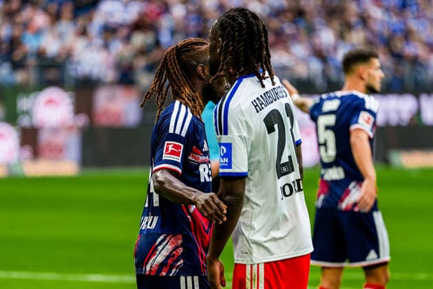 Germany Soccer Bundesliga 2026–27, Matchday 4: Hamburger SV (HSV) vs. 1. FC Köln, Volkspark Stadium, Hamburg: Gideon Mensah (1. FC Köln), 14; Jordan Torunarigha (Hamburger SV), 23 Copyright: xStefanxTrochax