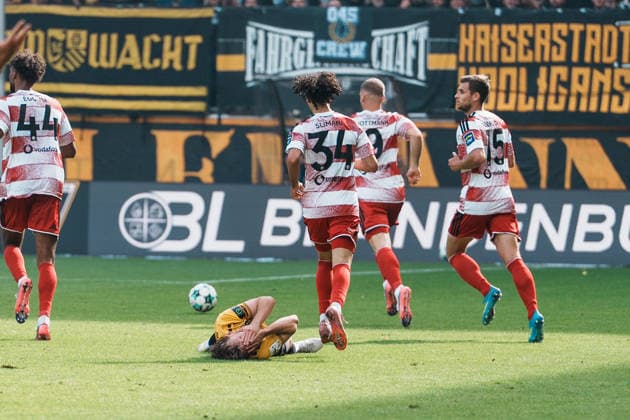 German Soccer 3rd Division 2026–2027, Matchday 7: Alemannia Aachen vs. Fortuna Düsseldorf at Tivoli Aachen—red card for Elias Egouli of Fortuna Düsseldorf in the 44th minute for a foul on Mika Schroers of Alemannia Aachen, No. 27 Copyright: xThiemoxRudolphx