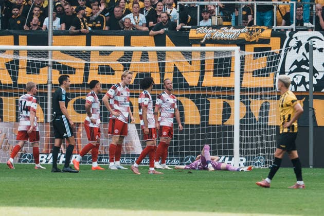 German Soccer 3rd Division 2026–2027, Matchday 7: Alemannia Aachen vs. Fortuna Düsseldorf at Tivoli Aachen; Louis Lord of Fortuna Düsseldorf, No. 22, remains on the ground injured after a save; injury, treatment Copyright: xThiemoxRudolphx