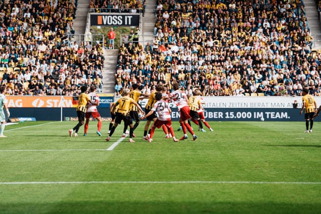 German Soccer 3rd Division 2026–2027, Matchday 7: Alemannia Aachen vs. Fortuna Düsseldorf at Tivoli Aachen—Fortuna: high ball, set piece, trailing, but to no avail Copyright: xThiemoxRudolphx
