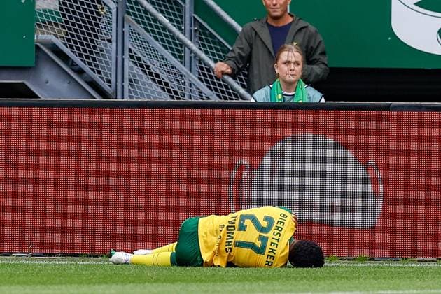 DEN HAAG , 19-09-2026 , WerkTalent Stadium , season 2026 2027 , Dutch Eredivisie football , match between ADO Den Haag and Cambuur , picture shows ADO Den Haag player Nigel Thomas injury ADO - Cambuur  x207260906x Copyright: